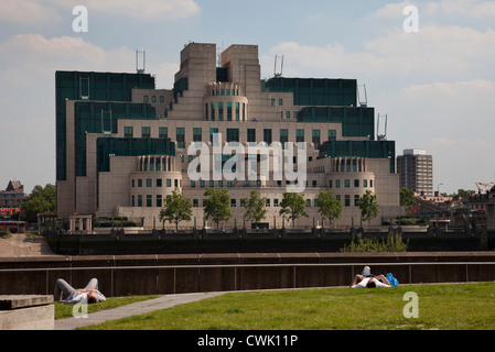 SIS Gebäude, auch bekannt als der MI6 Building ist der Hauptsitz des britischen Secret Intelligence Service, London. Stockfoto