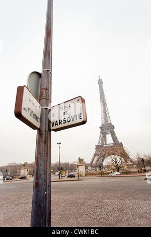 Eiffelturm und Place de Varsovie, Paris, Frankreich, Europa Stockfoto