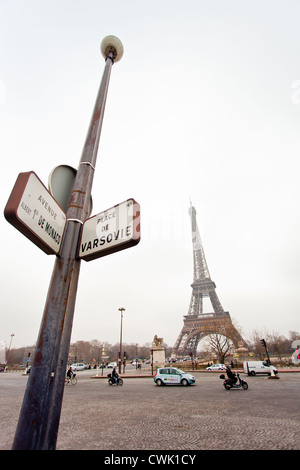 Eiffelturm und Place de Varsovie, Paris, Frankreich, Europa Stockfoto
