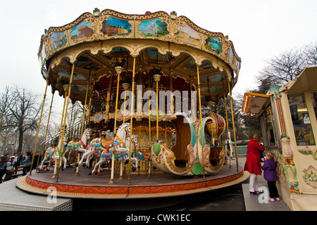 Karussell in der Innenstadt von Paris, Frankreich, Europa Stockfoto