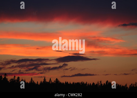 Bewölkter Himmel bei Sonnenuntergang Stockfoto