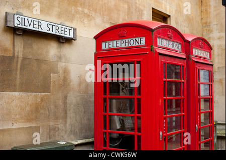 Zwei traditionelle roten britischen Telefonzellen nebeneinander auf Silver Street in Cambridge Stockfoto