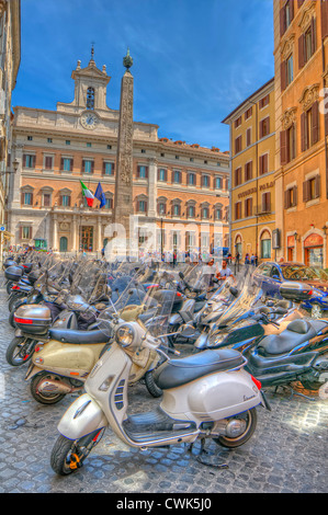 HDR Roller geparkt im Plazza Montecitorio, Rom, Italien, Europa Stockfoto