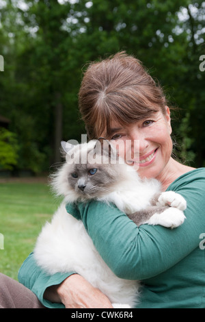 Frau und Birma Katze Stockfoto