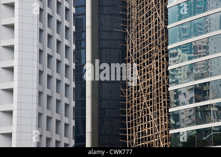 Asien, China, Hongkong. Wegen ihrer Vielseitigkeit und dauerhafter Natur ist Bambus als Strukturmaterial verbreitet Stockfoto