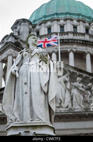 Königin Victoria Statue vor der Belfast City Hall. Nordirland. UK Stockfoto