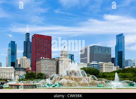 Der Buckingham-Brunnen vor der Innenstadt Skyline, Grant Park, Chicago, Illinois, USA Stockfoto
