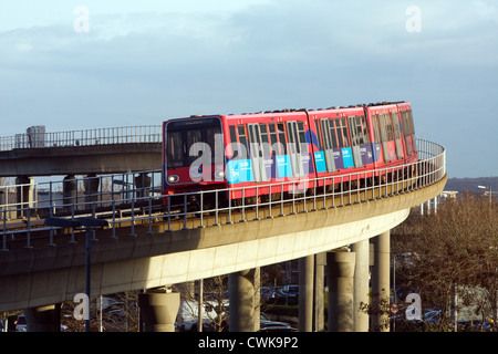 Docklands Light Railway Zug nähert sich ExCeL in East London Stockfoto