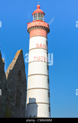 Bretagne: Saint Mathieu Leuchtturm und alte Ruinen der Abtei Stockfoto