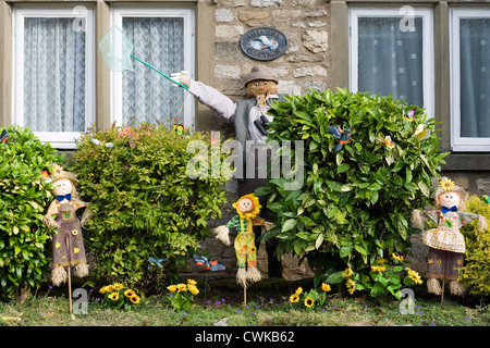 Vogelscheuche Kettlewell Festival Darstellung Mann mit Fernglas und Schmetterlingsnetz Stockfoto