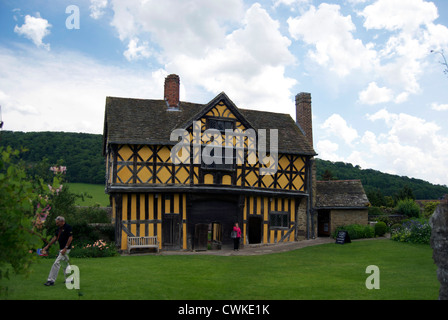 Blick auf elisabethanische Torhaus Stokesay Castle in Shropshire Stockfoto