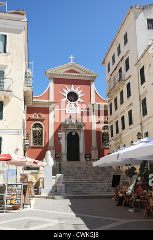 Straßen der Altstadt Kerkyra, vertikale Zusammensetzung. Korfu, Griechenland. Juni 2012. Stockfoto