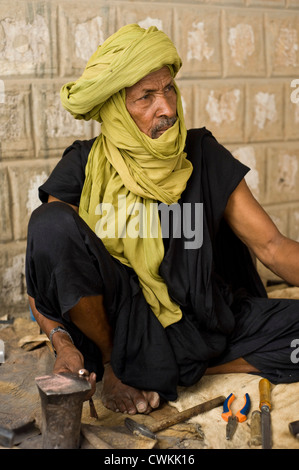 Touareg Silberschmied ("Forgeron") in Timbuktu, Mali, Westafrika Stockfoto