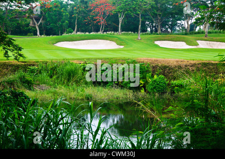 Ein wunderschöner Golfplatz in den Philippinen Stockfoto