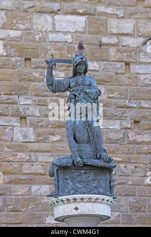 Italien. Florenz. Donatello Skulptur "Judith mit dem Kopf des Holofernes" in der Piazza della Signoria Stockfoto
