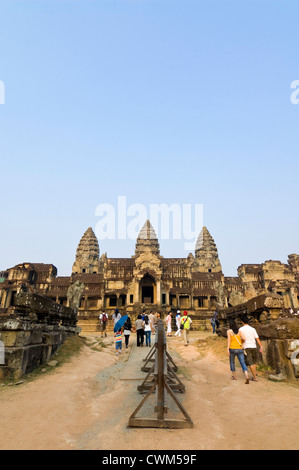 Vertikale Ansicht von weniger berühmten Osteingang zum wichtigsten Tempel in Angkor Wat Stockfoto