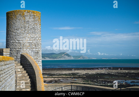 Küstenschutz und Strand in Lyme Regis, Dorset, Großbritannien Stockfoto