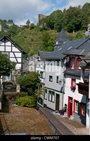 Monschau 13. Jahrhundert Nordeifel Eifel Deutschland Fachwerkhaus folgt den nächsten, gewundenen romantischen Gassen durch die Stadt Stockfoto