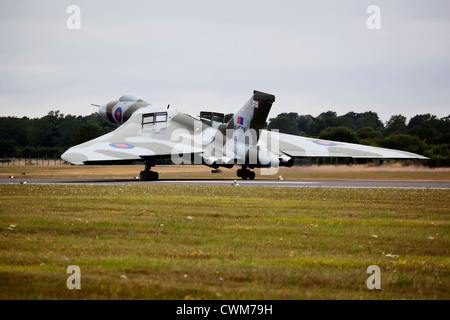 Vulcan landet auf dem RAF Fairford in Gloucestershire an der Royal International Air Tattoo Juli 2010. 18.07.2010. Stockfoto