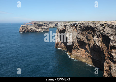 Küste bei Cabo de Sao Vicente an der Algarve, Portugal Stockfoto