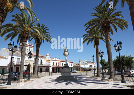 Die Statue der Jungfrau von El Rocio im Dorf El Rocio, Almonte, Provinz Huelva, Andalusien Spanien. Stockfoto