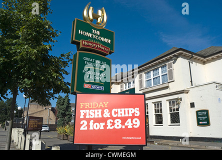 Freitag Fisch & Chips Sonderangebot Schild an der Honeycombe, eine hungrige Pferd Pub Hounslow, Middlesex, england Stockfoto