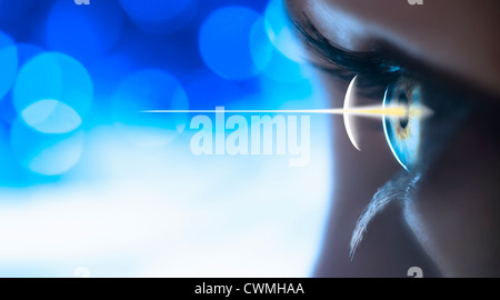 Studioaufnahme des Lichtstrahls aus Auge Stockfoto