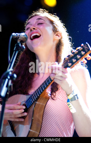 BENICASSIM, Spanien - Juli 12: Lisa Hannigan führt auf FIB am 12. Juli 2012 in Benicassim, Spanien. Stockfoto