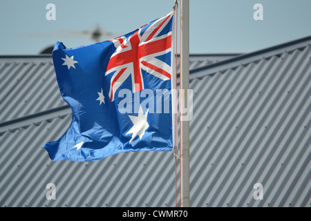 Australische Flagge im Wind nach hinten Stockfoto