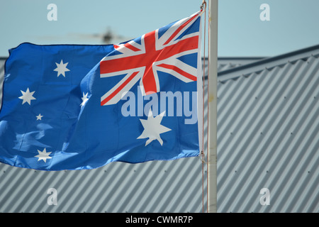 Australische Flagge im Wind nach hinten Stockfoto