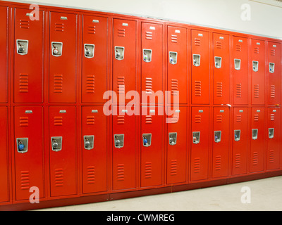 Bank der roten Schule Schließfächer, USA Stockfoto