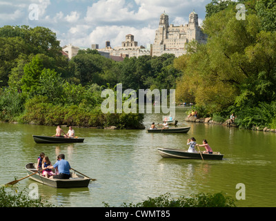 Ruderboote auf dem See im Central Park, New York Stockfoto