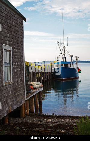 Ein Hummer am Bootsanleger mit fallen bereit für die nächste Saison Stockfoto