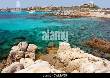 klares Meerwasser auf Lavazzi Inseln, Frankreich Stockfoto