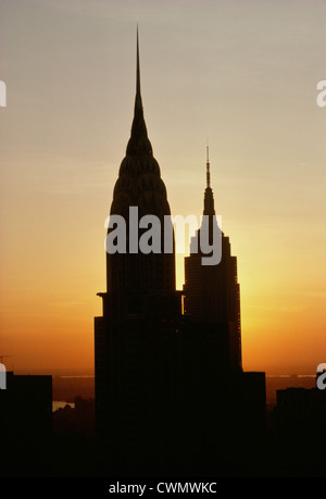 Chrysler und Empire State Building in der Abenddämmerung, New York City, USA 1986 Stockfoto