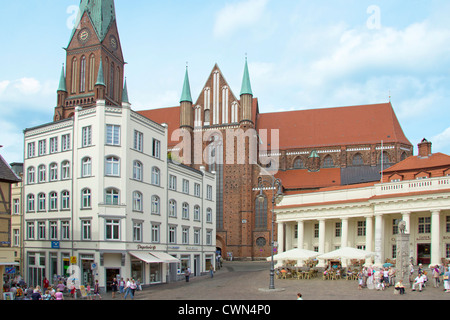 Dom und Markt-Platz, Schwerin, Mecklenburg-West Pomerania, Deutschland Stockfoto