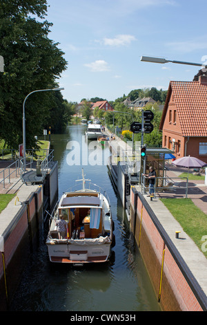 Kanalschleuse, Plau, Mecklenburgische Seenplatte, Mecklenburg-West Pomerania, Deutschland Stockfoto