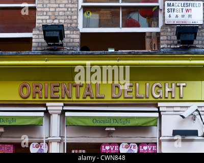 Die "Oriental Delight' Asian Food Store in Macclesfield Street, Chinatown, London, England, Großbritannien Stockfoto