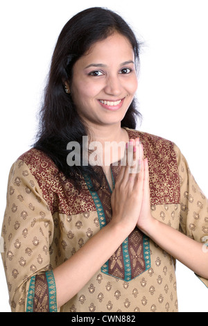 Schöne indische Frau Gruß "NAMASTE" Stockfoto