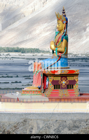 Jampa (Maitreya) Buddhastatue, die Zukunft Buddha berichtet, um 32 m, 106 Fuß, hoch zu sein. Stockfoto