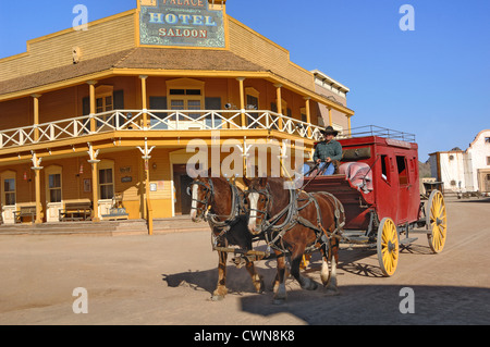 Planwagen, auch bekannt als Prärie-Schoner, ist eine kulturelle Ikone des amerikanischen Wilden Westens. Stockfoto