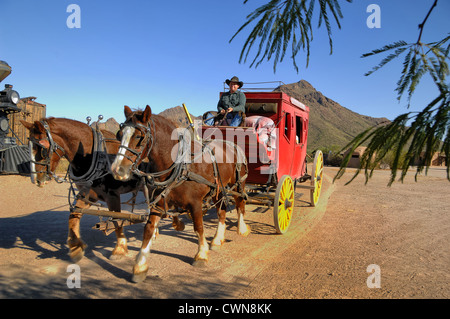 Planwagen, auch bekannt als Prärie-Schoner, ist eine kulturelle Ikone des amerikanischen Wilden Westens. Stockfoto