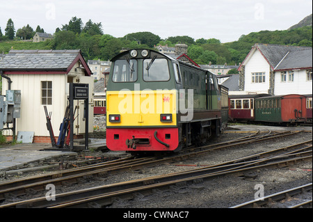 Erbe Schmalspur diesel sitzt in der abstellgleise in Porthmadog Stockfoto