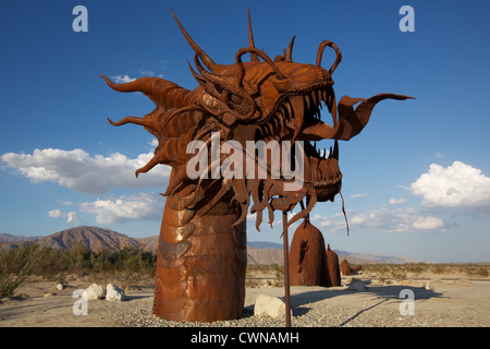 Schlange-Skulptur befindet sich in Borrego Springs CA Stockfoto