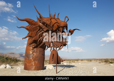 Schlange-Skulptur befindet sich in Borrego Springs CA Stockfoto