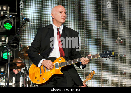 Midge Ure OBE Sängerin auf der Bühne die Rewind Festival Henley on Thames 2012. PER0321 Stockfoto