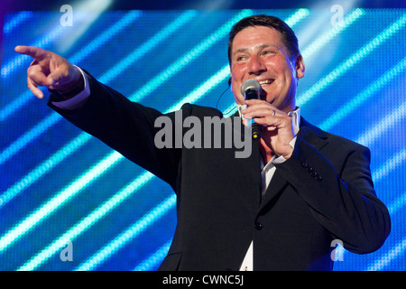 Sänger Tony Hadley auf der Bühne bei den Rücklauf Festival Henley on Thames 2012. PER0335 Stockfoto
