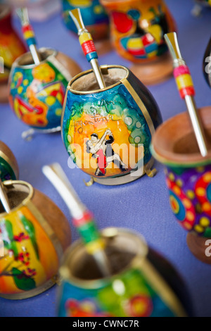 Mate-Becher auf einem Markt in Palermo Soho, Buenos Aires, Argentinien. Stockfoto