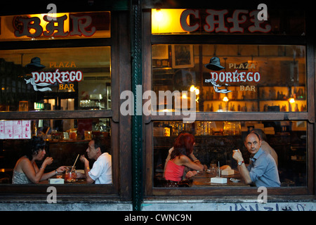 Bar-Plaza Dorrego in San Telmo, Buenos Aires, Argentinien. Stockfoto