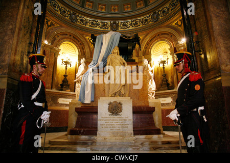 Grab von General José de San Martin bei Catedral Metropolitana, Buenos Aires, Argentinien. Stockfoto